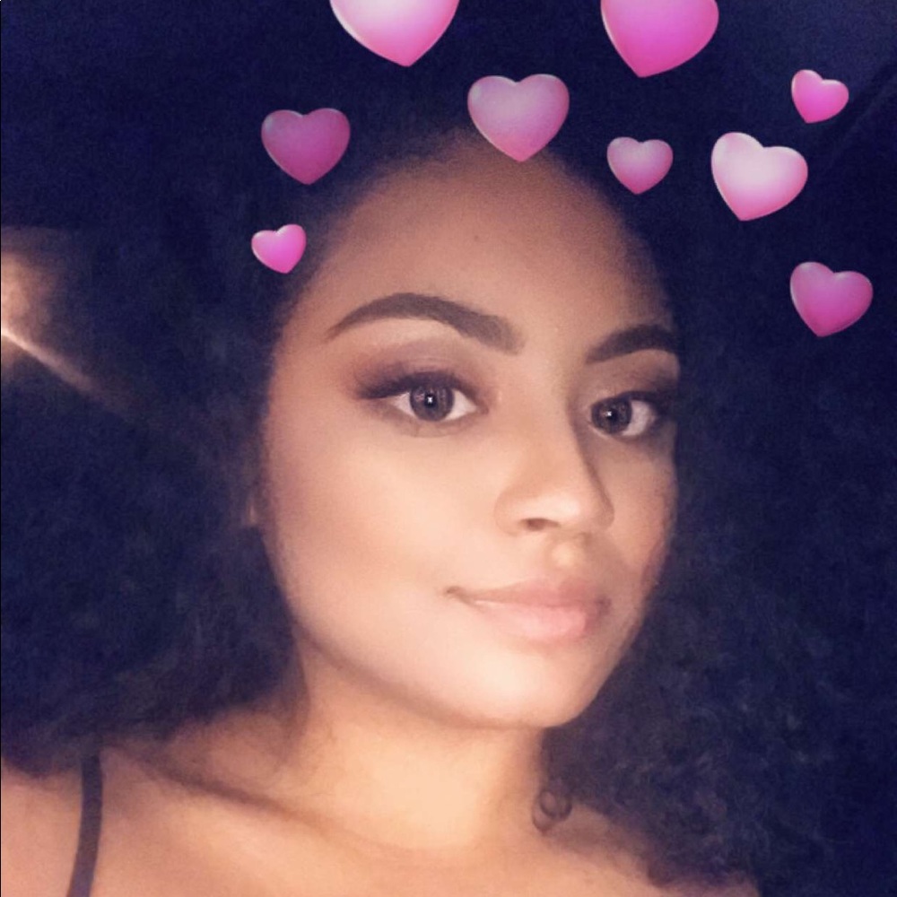 Meet your Posher, Alexis